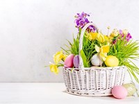Ideas para hacer un centro de flores con huevos de Pascua: una manualidad divertida y original