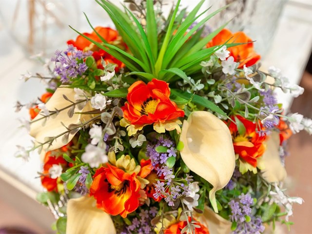 Pida sus arreglos funerarios para el Día de Difuntos en nuestra floristería en Ferrol