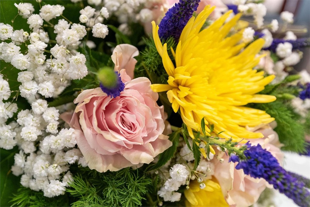 ¿Qué flores se suelen usar en la decoración de los tronos de Semana Santa?