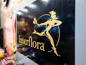 ¿Qué simbolizan las coronas en los funerales?