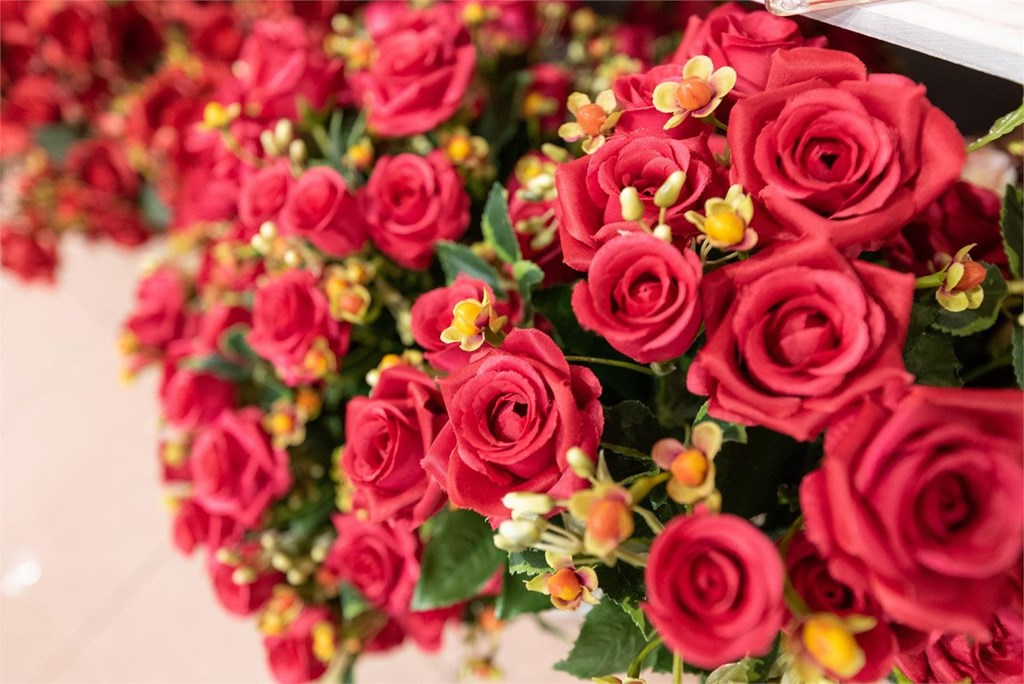 Sorprenda en San Valentín con flores: servicio a domicilio en Ferrol