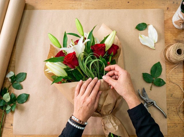 Sorprende con flores frescas: envío de flores a domicilio en Neda - Imagen 1